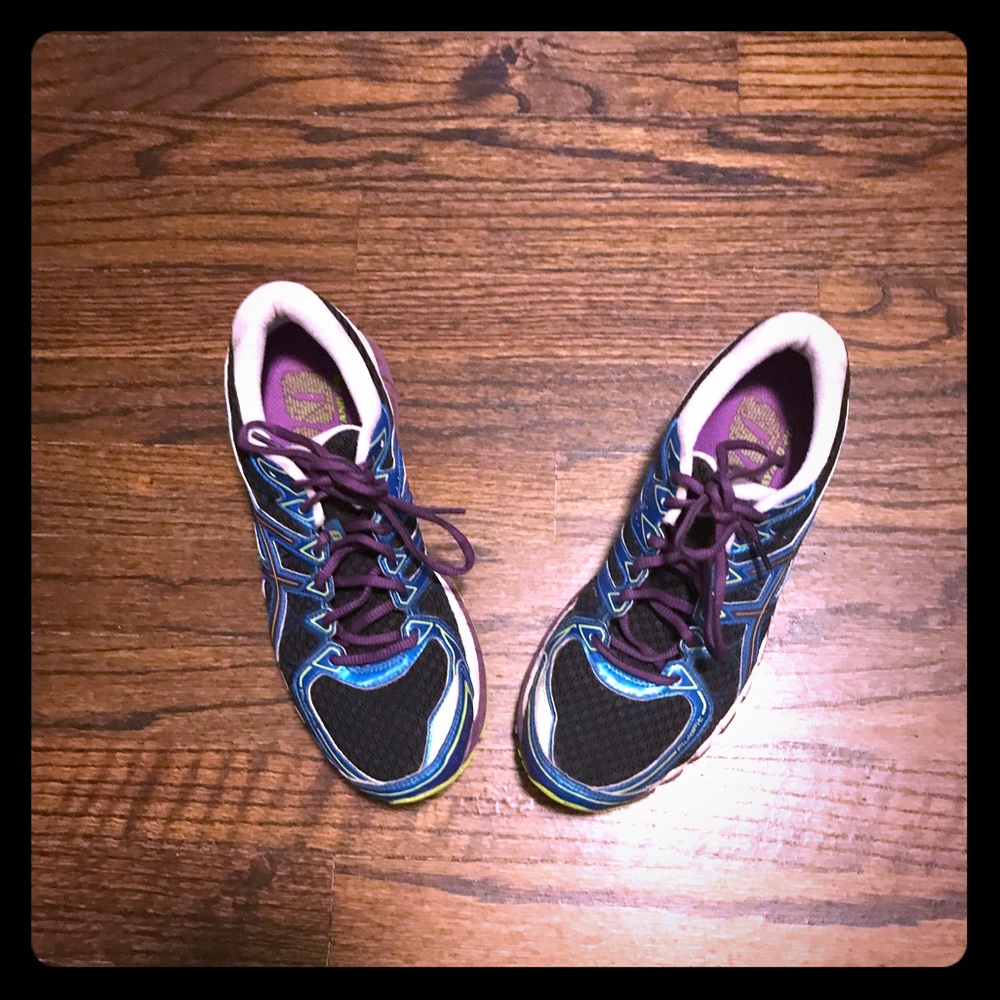 Woman's Asics Running Shoes