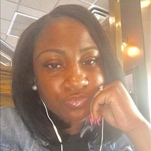 Meet your Posher, Ebony