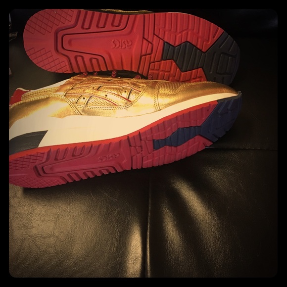 Kith USA GOLD ASics - Picture 5 of 5