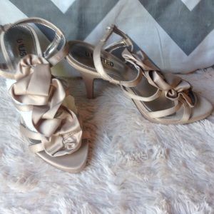 Nude heels with front ruffle.