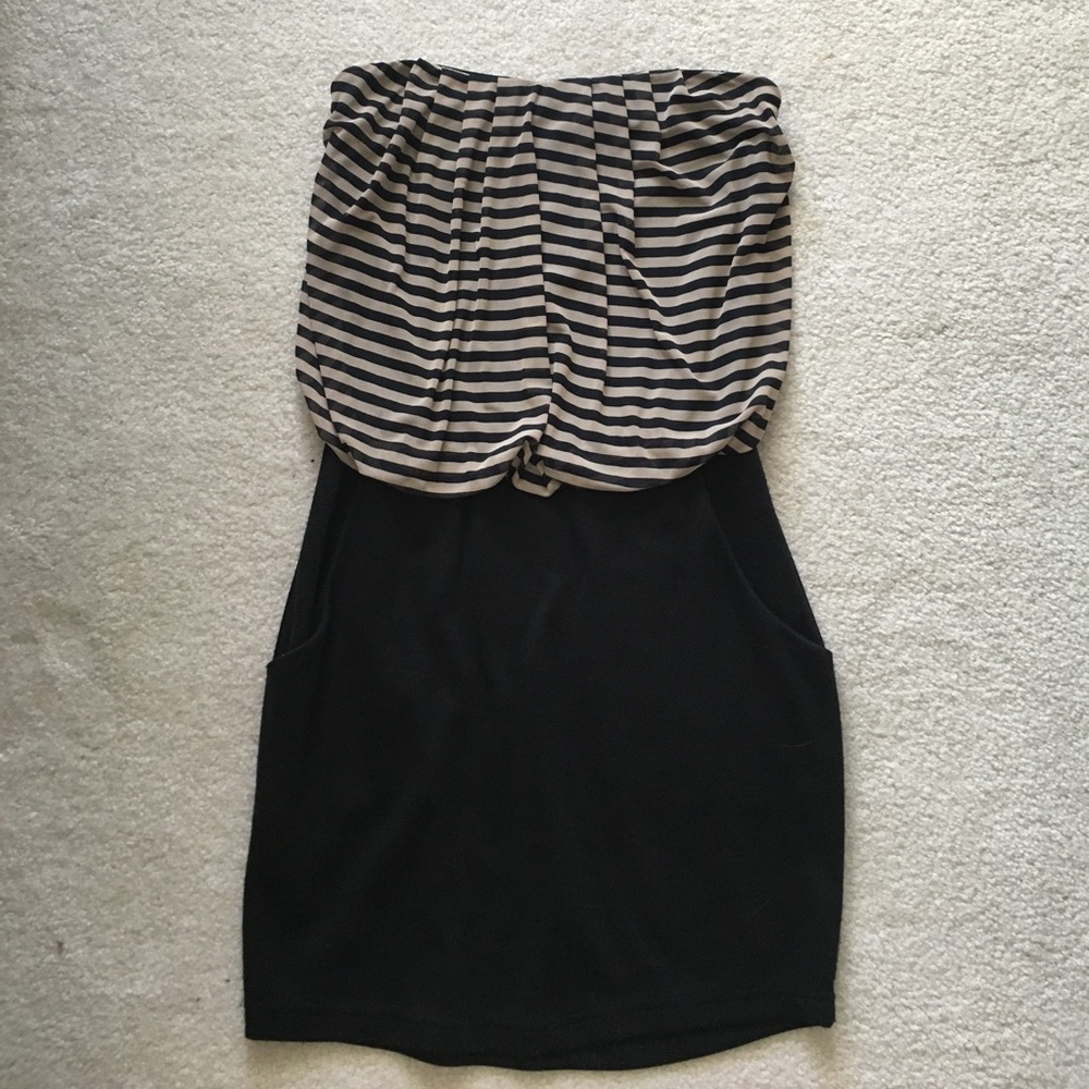 Strapless dress with pockets