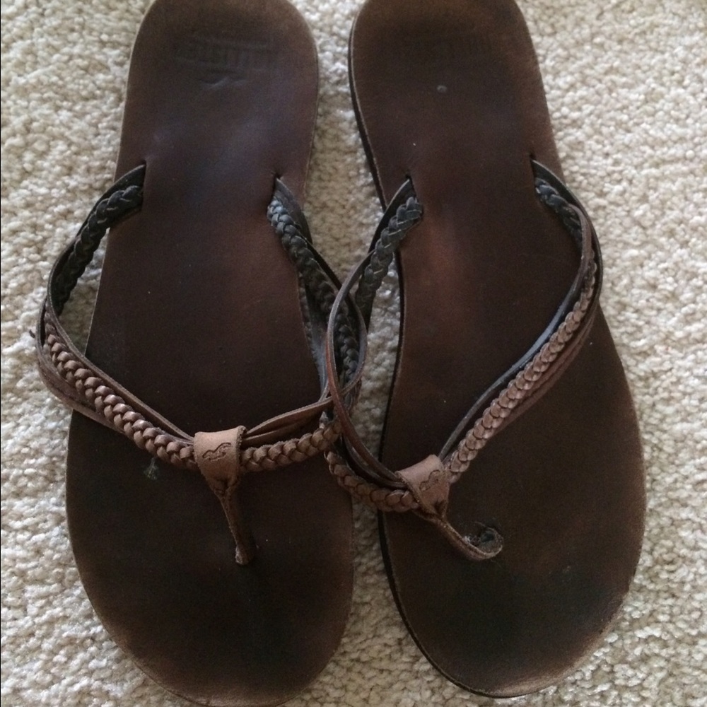 Hollister size 8 brown leather flip flops sandals