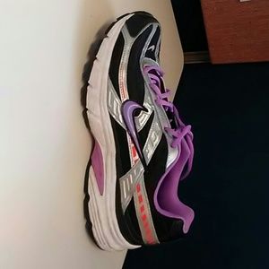 Nike Initiators size 10