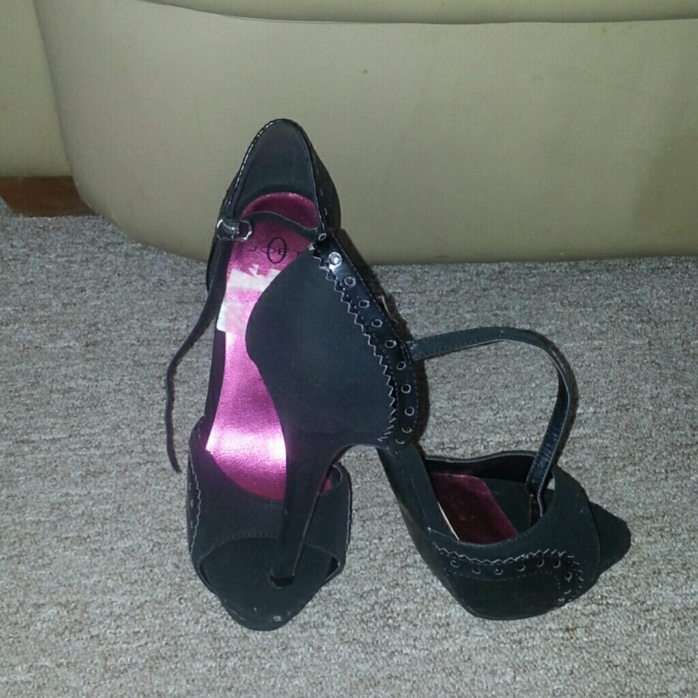Black Joey size 7.5 shoes good condition