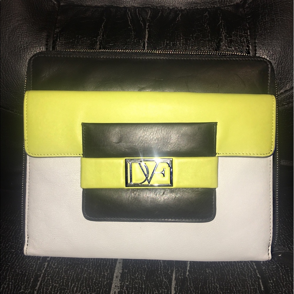 DVF IPad/ Tablet / folio leather zip case