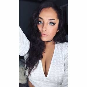 Meet your Posher, Adrienne