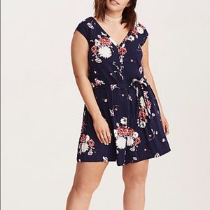 Torrid plus Sz 2x navy floral Romper