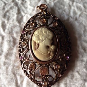 Vintage cameo pendant