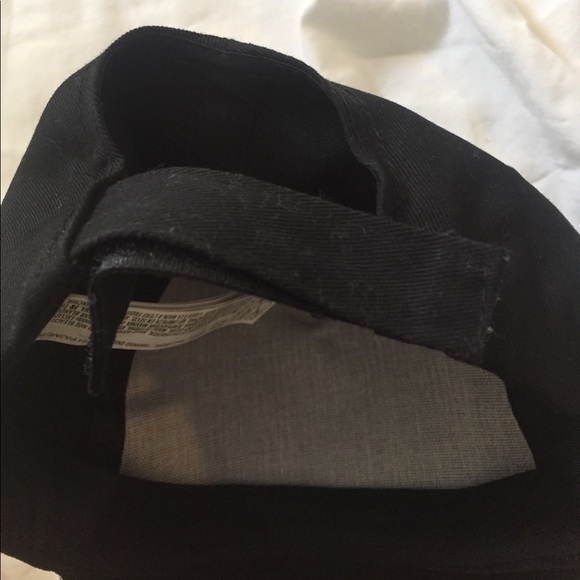 Flowery hat - Picture 3 of 3