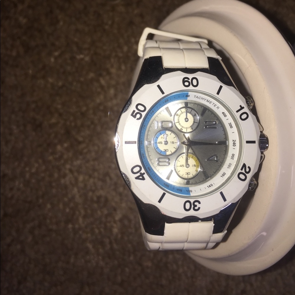 Watch - Picture 2 of 3