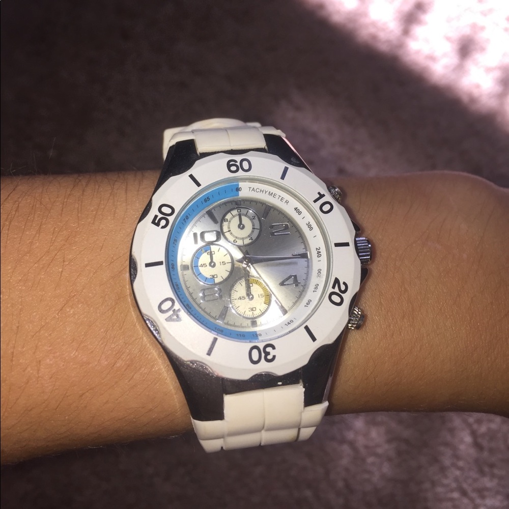 Watch - Picture 3 of 3