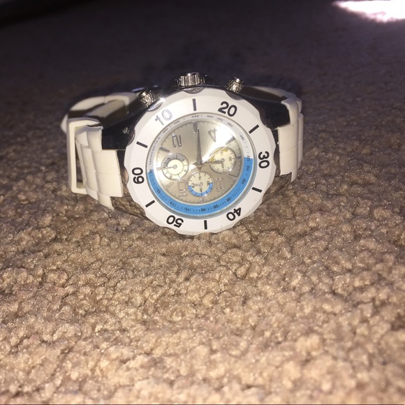 Watch - Picture 1 of 3