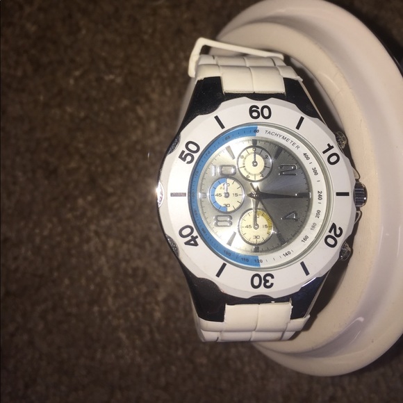 Watch - Picture 2 of 3