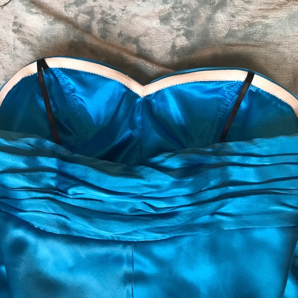 Silk blue sweetheart style gown - Picture 4 of 6