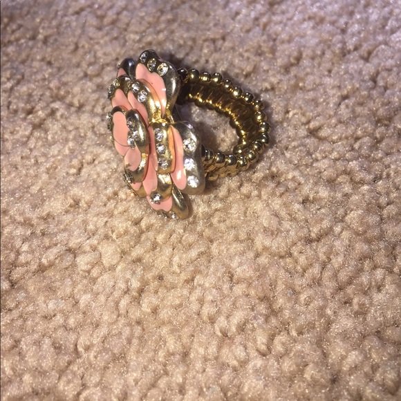 A ring - Picture 2 of 3