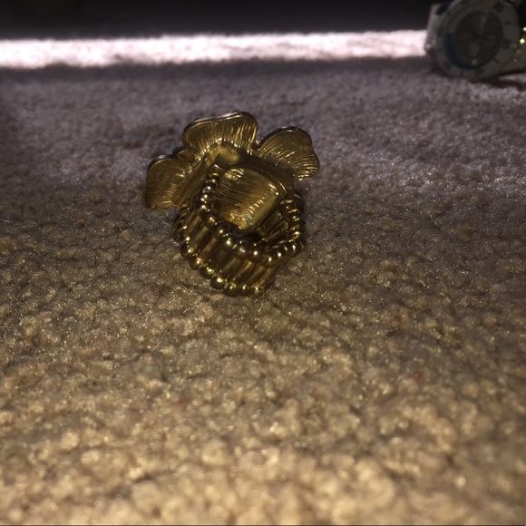 A ring - Picture 3 of 3