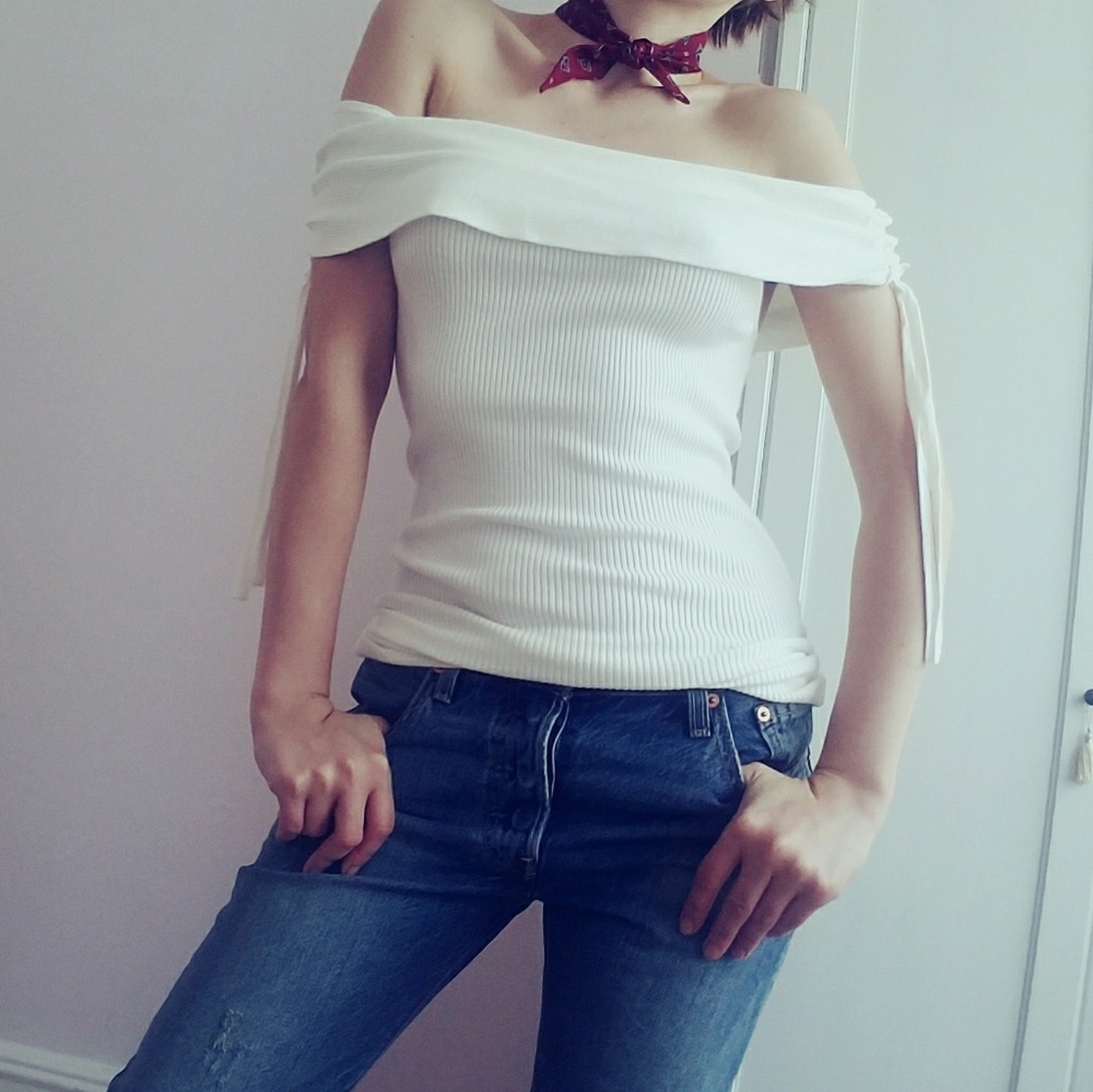 SOLD!!!Knit ribbed off shoulder top 😍