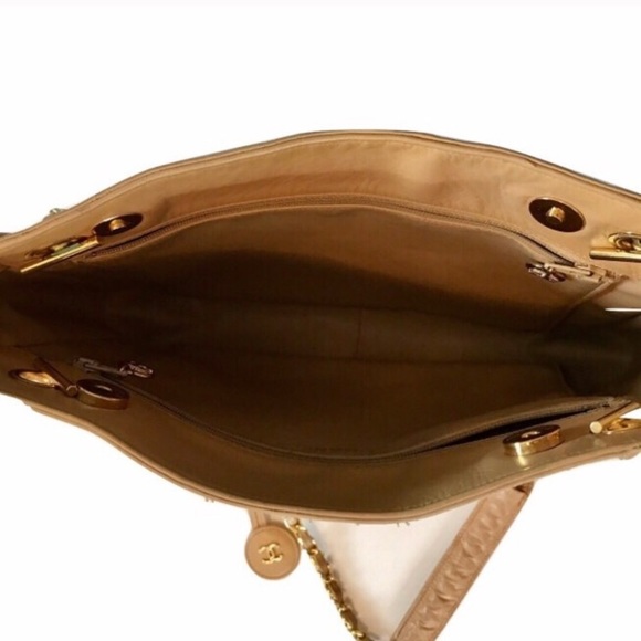 🏷SOLD Vintage Chanel Lambskin Quilted Tote - Picture 2 of 8