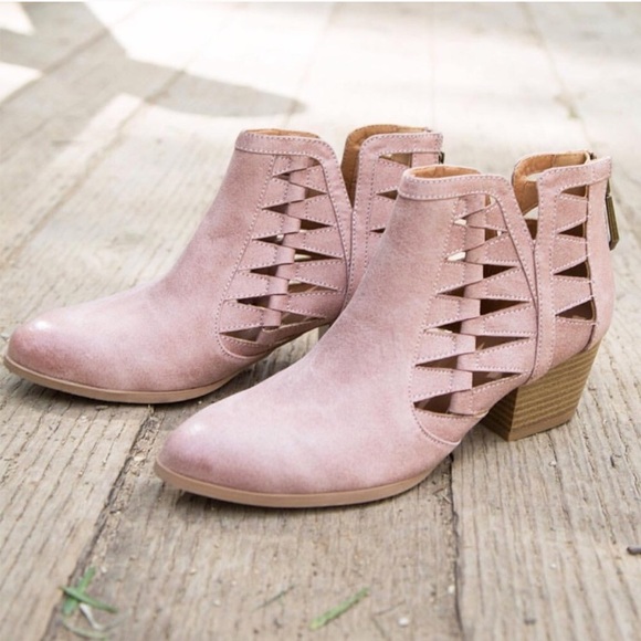 💥LAST CHANCE💥Vegan Leather Blush Ankle Booties - Picture 2 of 6