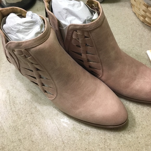 💥LAST CHANCE💥Vegan Leather Blush Ankle Booties - Picture 5 of 6