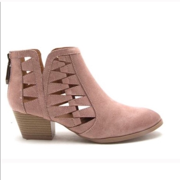 💥LAST CHANCE💥Vegan Leather Blush Ankle Booties - Picture 3 of 6