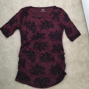 Maternity top with rose design