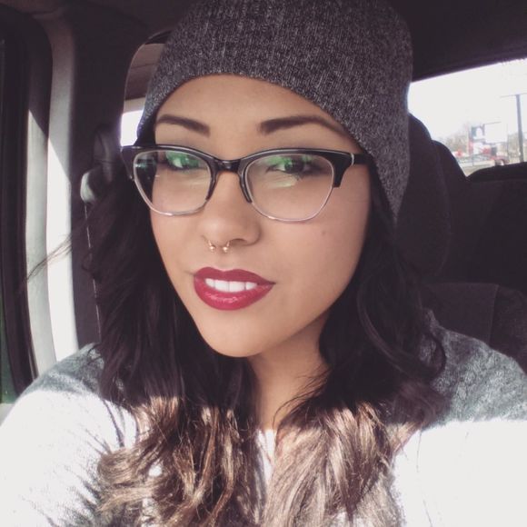 Meet your Posher, Jazmin - Picture 1 of 1