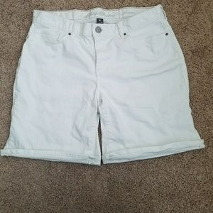 Size 10 white Eddie Bauer boyfriend shorts
