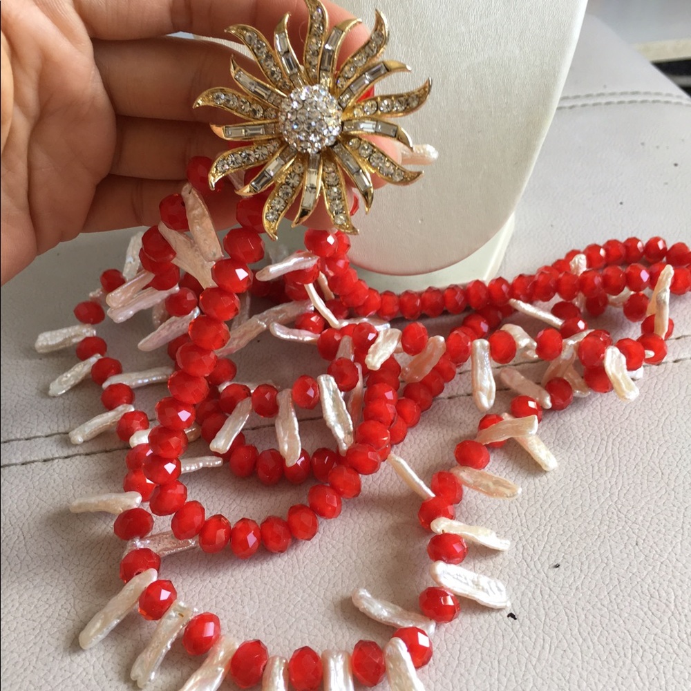 Handmade necklace with crystals and pearls