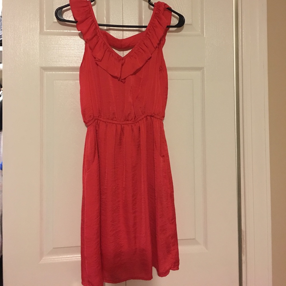 Beautiful dress with pockets !!