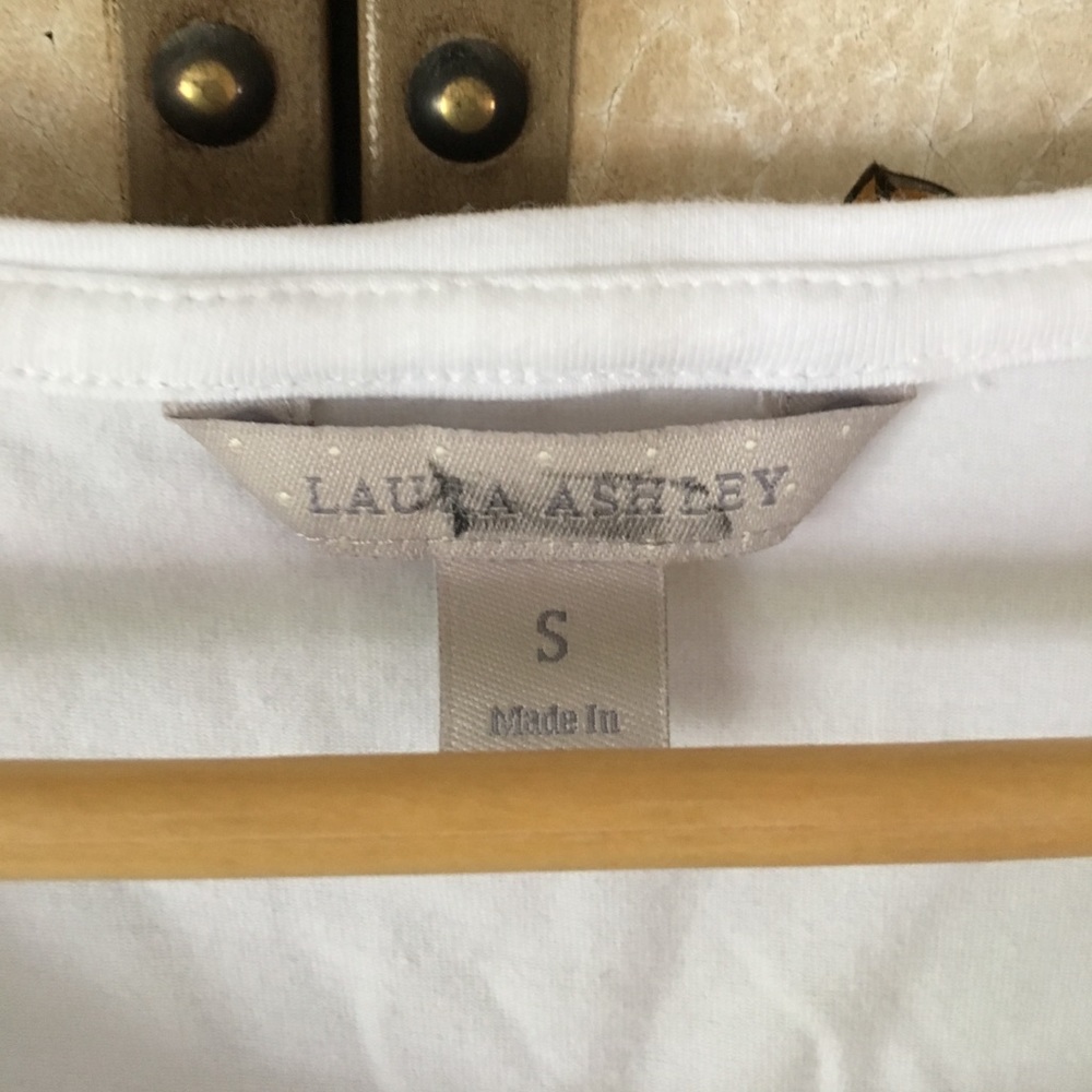 [Laura Ashley] Flower Power Crystal Rhinestone Top - Picture 3 of 6