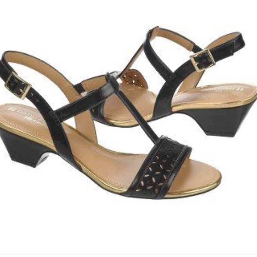 NIB Naturalizer Belinda Sandal in Black