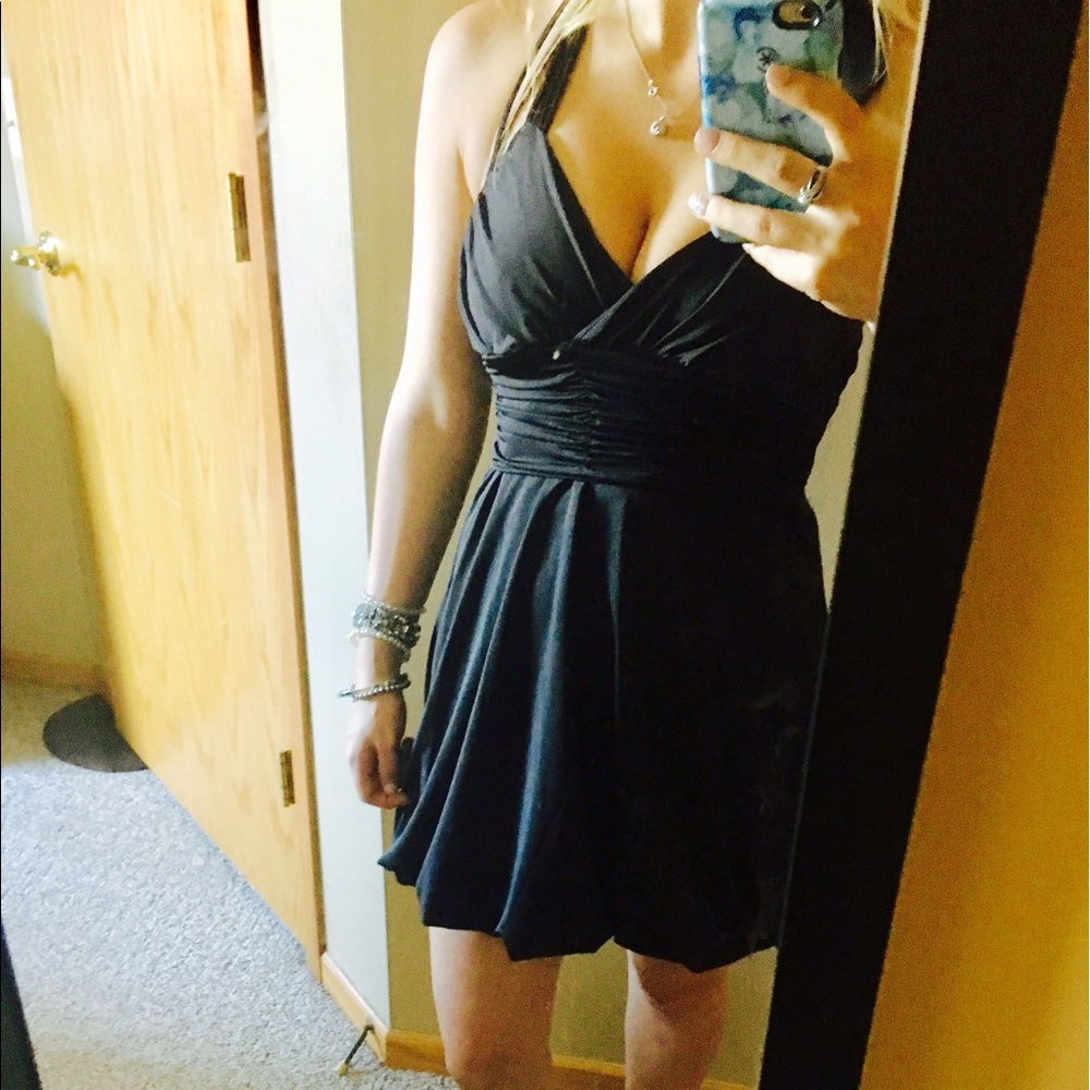 Black v neck dress