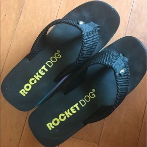 Rocket dog thongs