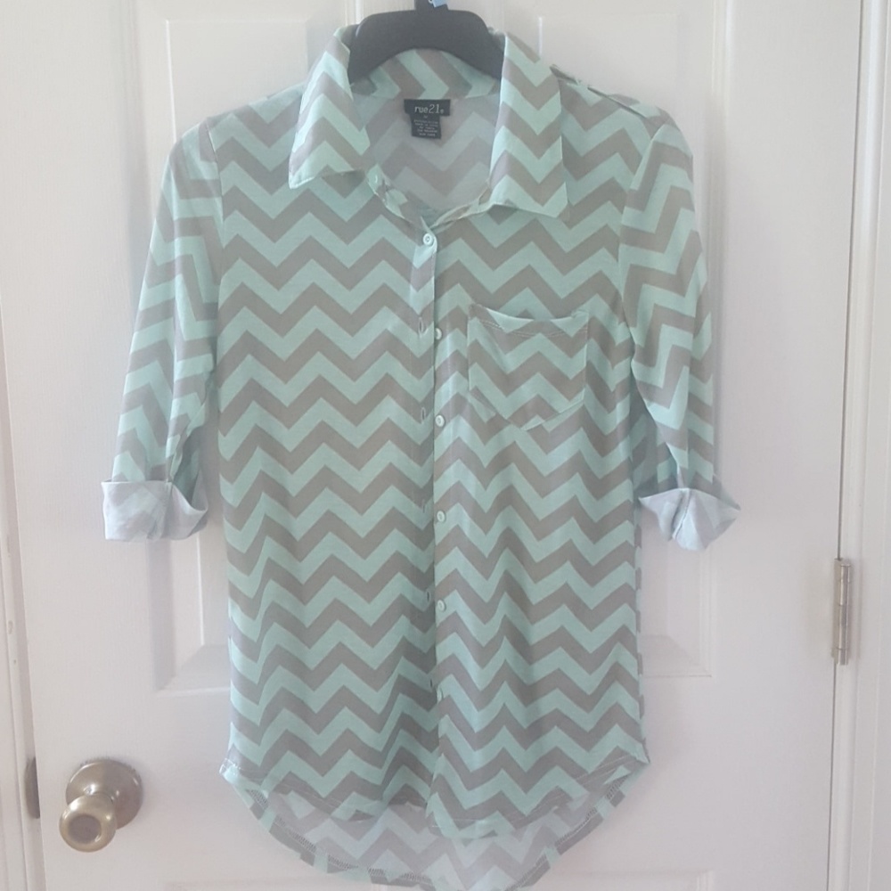 Chevron button up