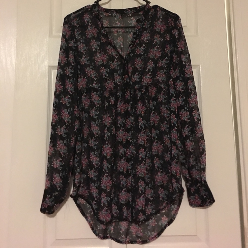 Long sleeve light weight top