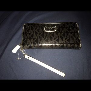Michael Kors Continental Jet Set Wristlet Wallet