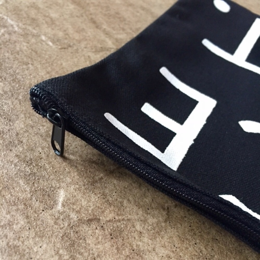 •LAST ONE• Cosmetic Bag - Picture 4 of 7