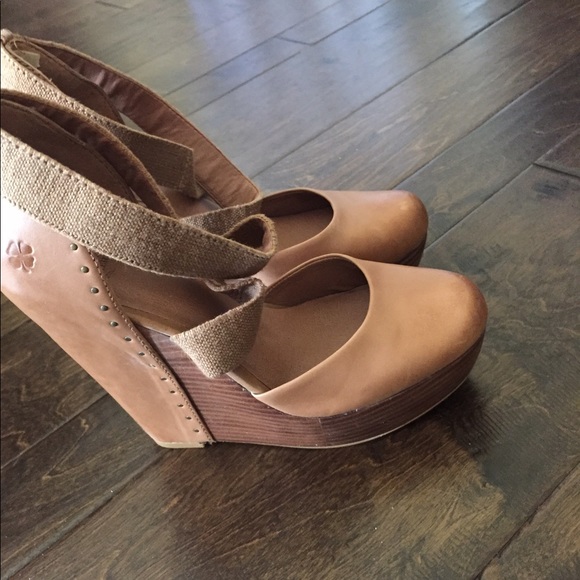 Lucky Brand Wedges - Picture 1 of 3