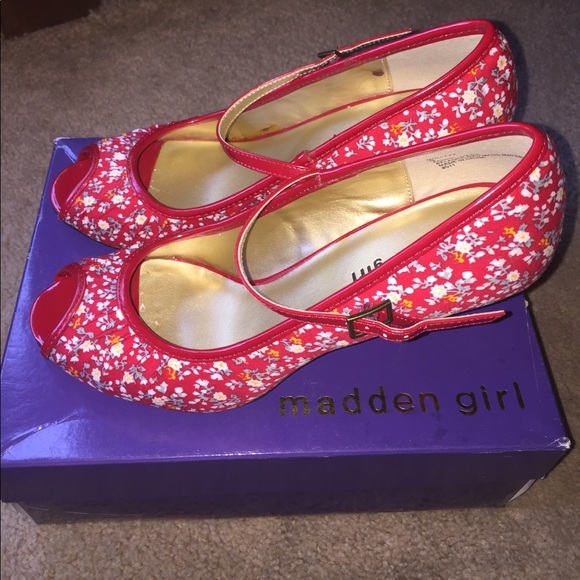 Madden Girl Pin Up peep toe heels - Picture 2 of 4