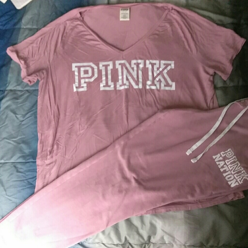Victoria secrete pink out fit
