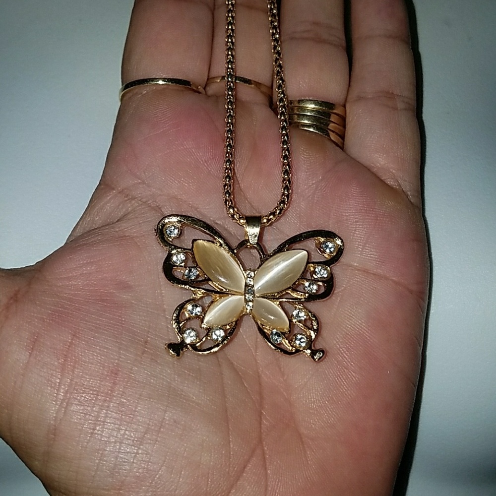 NWT BUTTERFLY NECKLACE