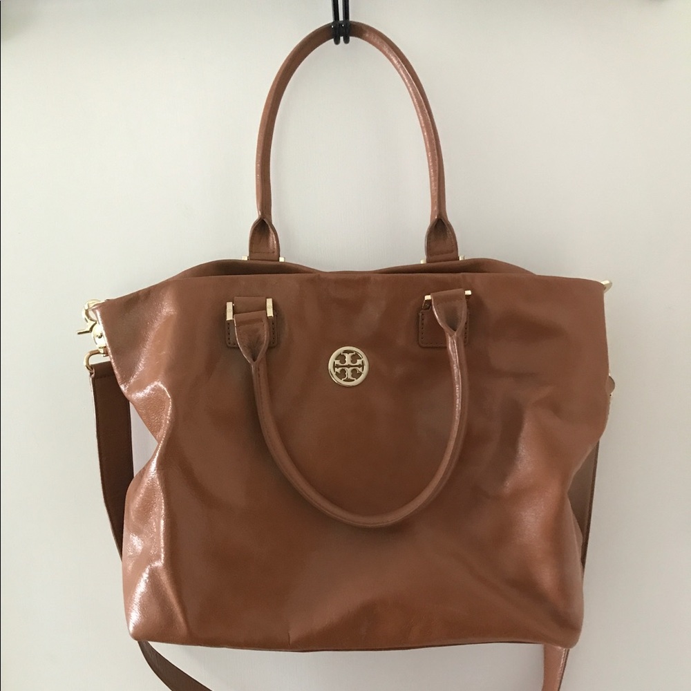 Leather Tory Burch tote with matching wallet