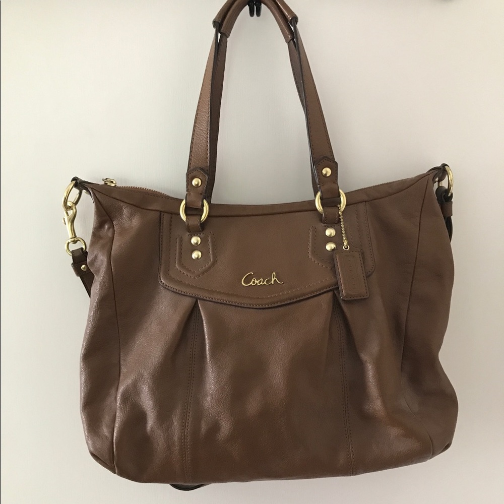 Coach leather handbag in medium brown