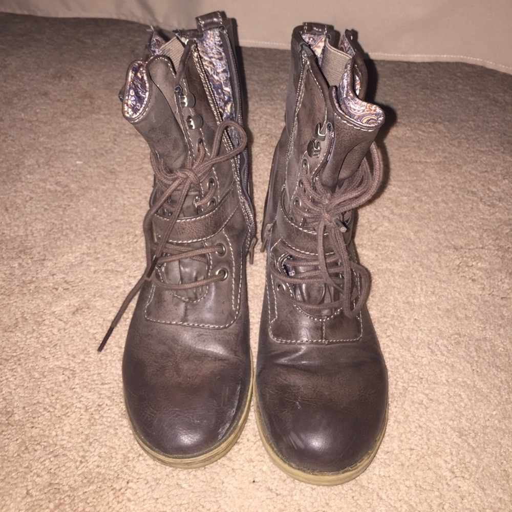 Combat boots!!