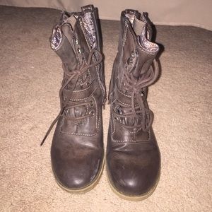 Combat boots!!