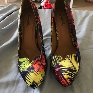 Quipid Bright size 7 Heels