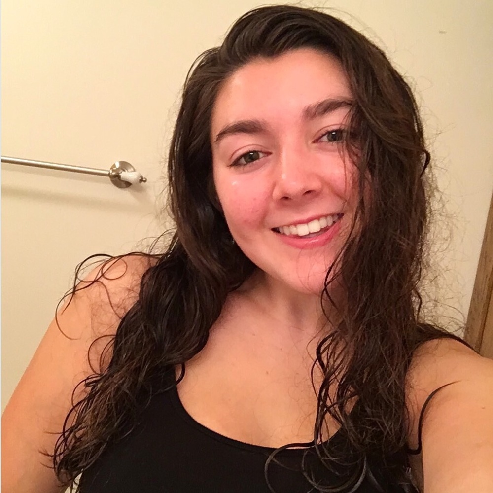 Meet your Posher, Alicia