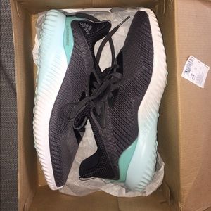 SOLD Adidas Alphabounce