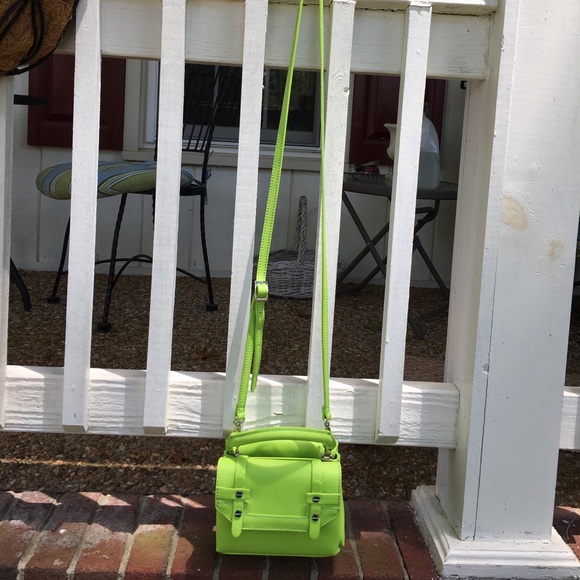 Danielle Nicole Handbags - Danielle Nicole crossbody bag, perfect condition!